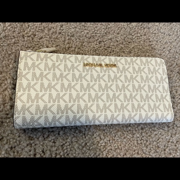 Michael Kors Handbags - Michael Kors Wallet